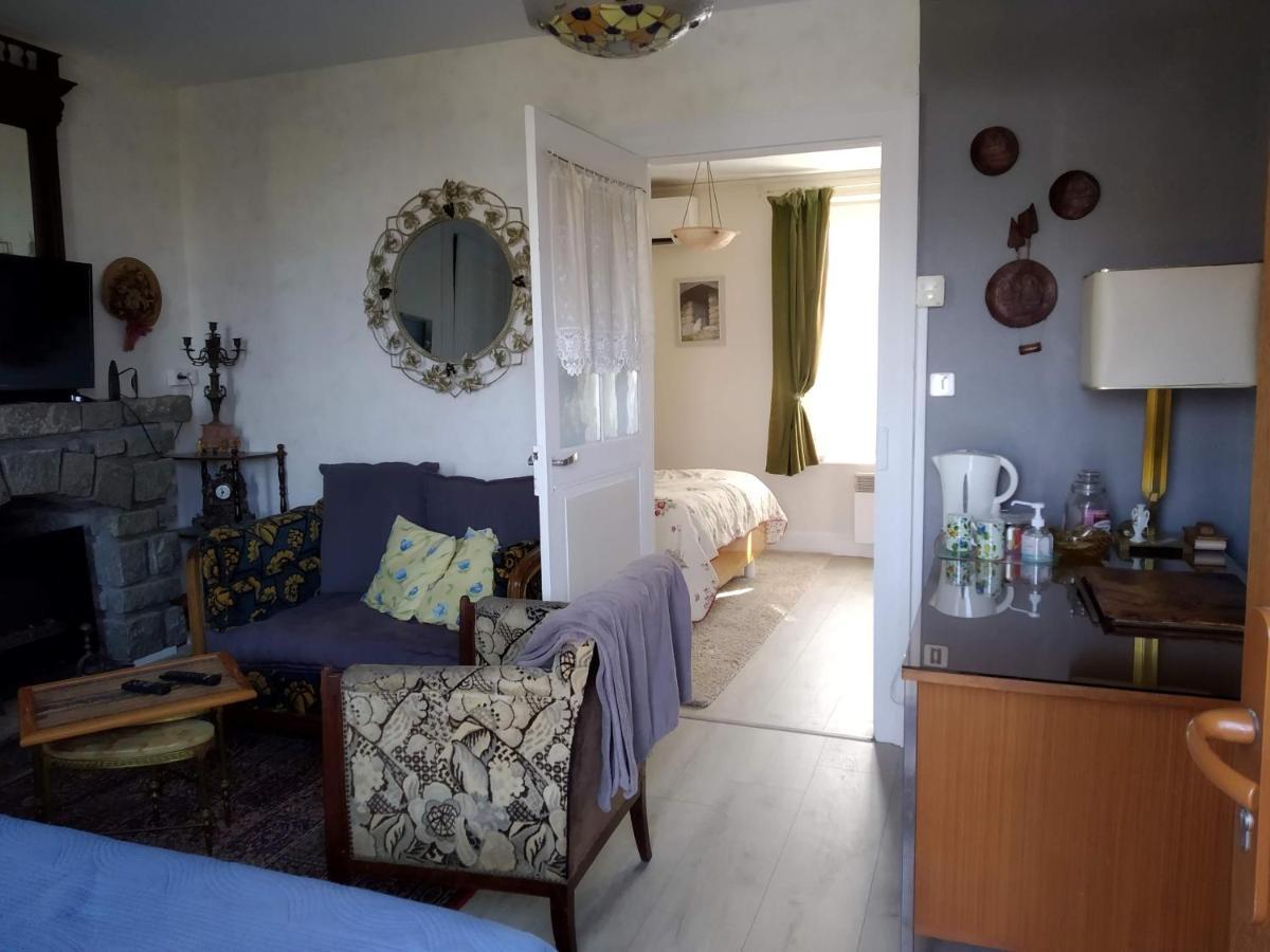 La Longere Des Gillettes Bed and Breakfast Bézenet Εξωτερικό φωτογραφία