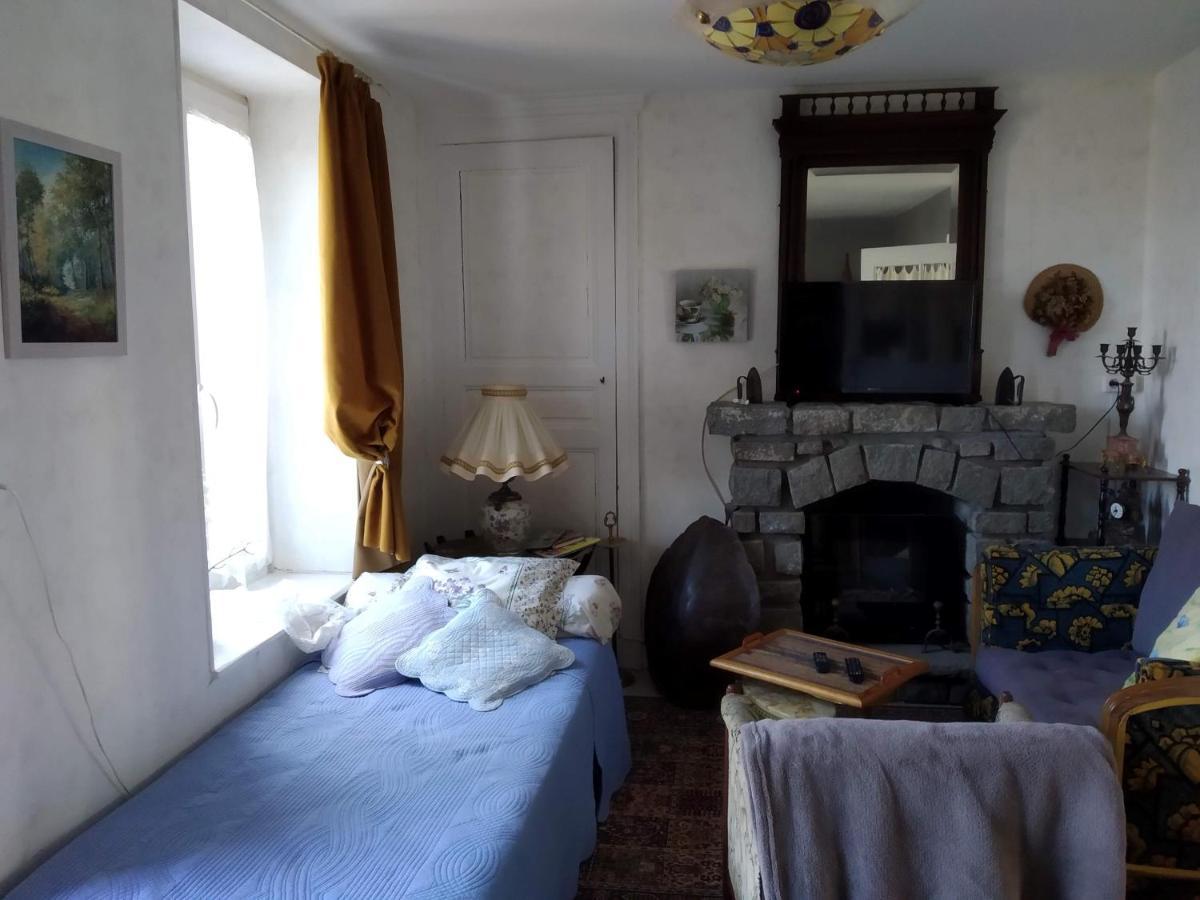 La Longere Des Gillettes Bed and Breakfast Bézenet Εξωτερικό φωτογραφία