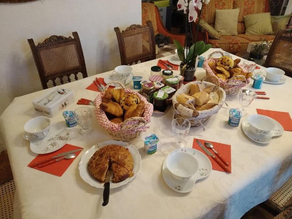 La Longere Des Gillettes Bed and Breakfast Bézenet Εξωτερικό φωτογραφία